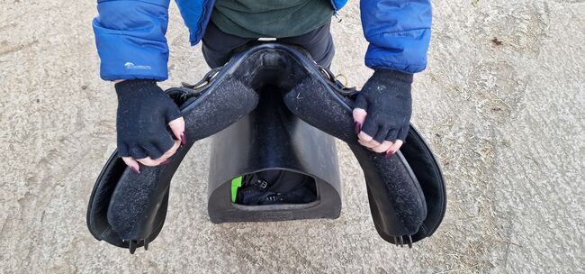 17" Semi-flex Dressage Saddle, Barry Swain Semi-flex, Nicola Hall, Siodła ujeżdżeniowe, Swindon, Image 2