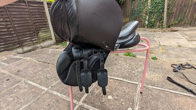 17" Thorowgood T8 Jump Saddle, Thorowgood , Megan Borland, Jumping Saddle, Carlton, Image 3