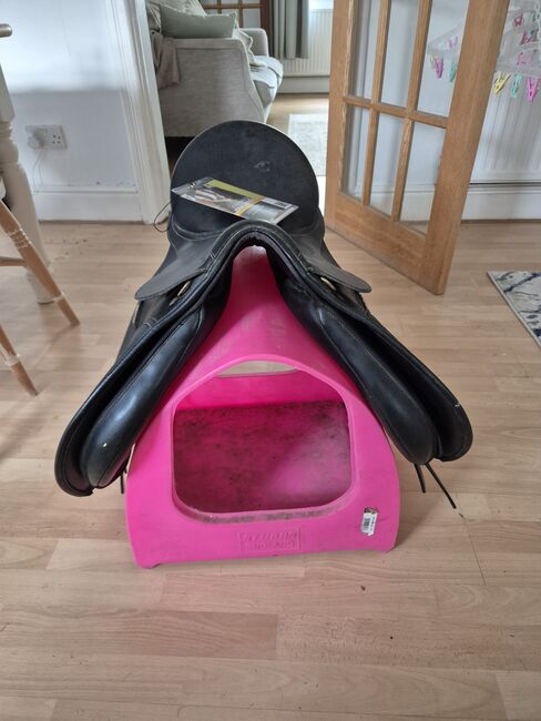 17" Wintec changeable gullet saddle with 2 gullets, Wintec Easy Change , Saphron , Other Saddle, Helsby, Image 3
