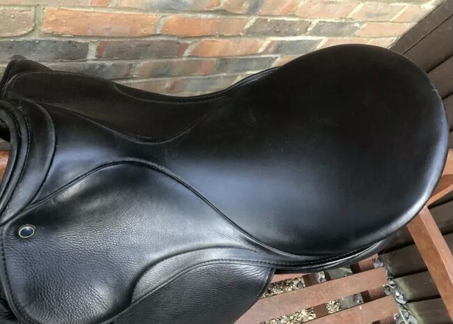 17'5“ Stubben / Stübben Genesis Dressage Saddle 30 (medium fit), Stübben  Genesis , Christiane Baars, Dressursattel, Bozeat, Northamptonshire , Abbildung 8