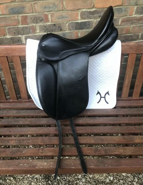 17'5“ Stubben / Stübben Genesis Dressage Saddle 30 (medium fit), Stübben  Genesis , Christiane Baars, Siodła ujeżdżeniowe, Bozeat, Northamptonshire 