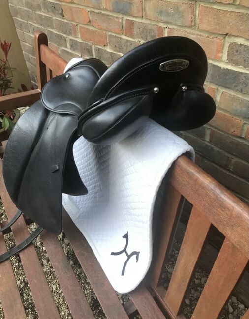 17'5“ Stubben / Stübben Genesis Dressage Saddle 30 (medium fit), Stübben  Genesis , Christiane Baars, Siodła ujeżdżeniowe, Bozeat, Northamptonshire , Image 5