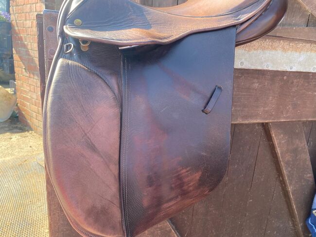 17inch brown English leather saddle, Rosie, All Purpose Saddle, Blunsdon St Andrew, Image 3