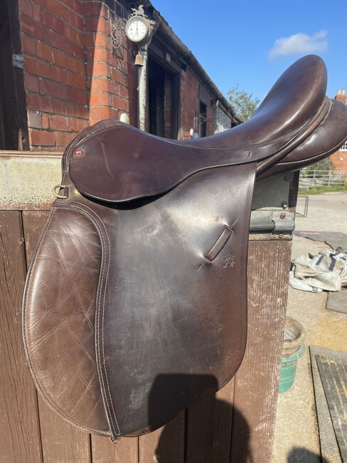 17inch lovett and ricketts saddle, Lovett and ricketts , Rosie, All Purpose Saddle, Blunsdon St Andrew