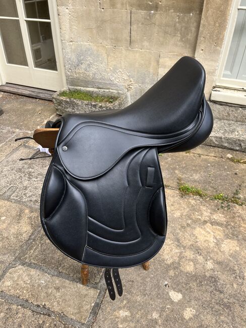 17inch Premier equine Bordeaux saddle, Premier equine  Synthetic monoflap Bordeaux cross country, Kadie Morris-Pearce, Jumping Saddle, Corsham, Image 2