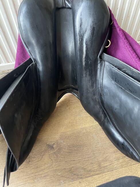 18 inch black ideal saddle, Ideal , Louise Gibbons, Vielseitigkeitssattel (VS), Loughborough, Abbildung 3