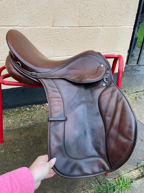 18 Inch Brown GP/Jumping Saddle old but good condition, Jenny  Hicks, Pozostałe siodła, Liversedge, Image 7