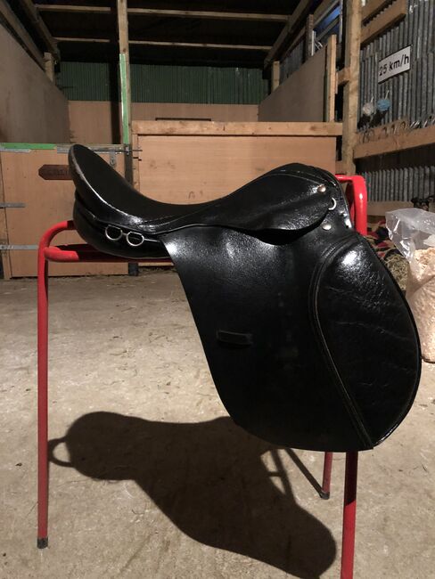 18’ saddle, Harmohn Kraft Inc, Hannah Fagan, All Purpose Saddle, Longford, Image 2