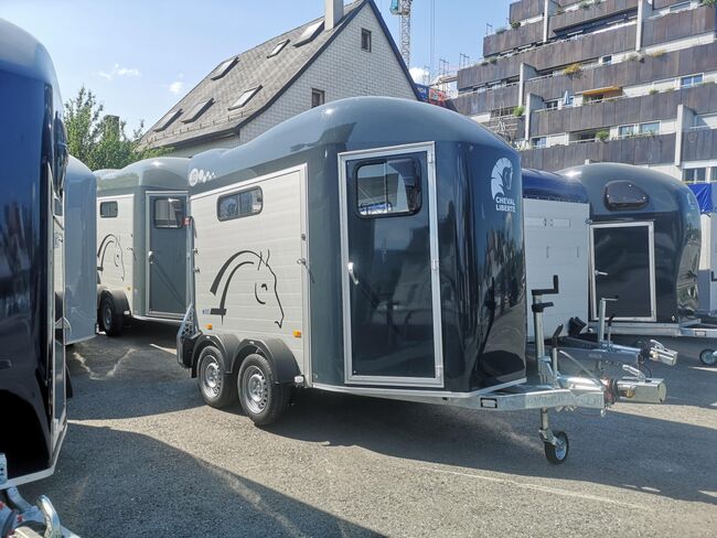 2-er Pferdeanhänger Gold 3 mit Sattelkammer / aluminium, Cheval Liberté Gold 3, Jessica, Horse Trailers, Porrentruy