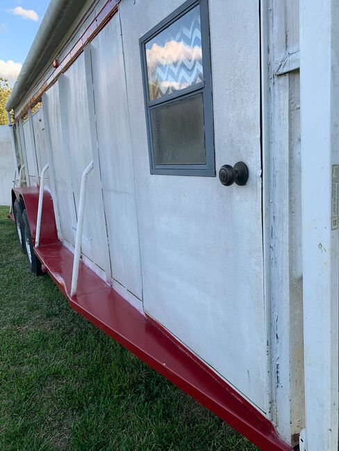 2 horse trailer, Unknown  Unknown , Julianne McMillan , Pozostałe, Fort Mitchell