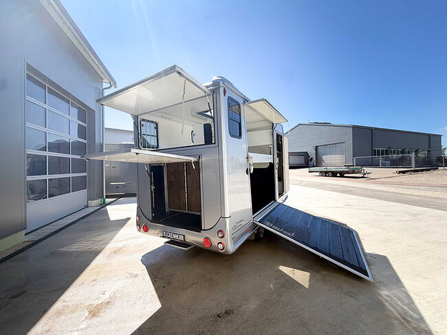 2er Pferdeanhänger Wohnung mit 2 Betten Sattelkammer Pferdetransporter, Dickenherr Dickenherr, Gerhard Strobel (Dickenherr Trucks und Trailers), Horse Trailers, Baden-Württemberg - Unterschneidheim