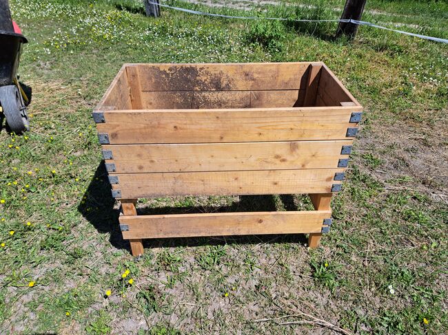 2 Stabile Heuraufen je 10€, Eigenbau HOLZ, Wellendorf Marina, Horse Stables, Grünstadt 