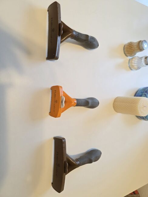 2 x Furminator Pferd oder sehr große Hunde, Preis je Stück, Brigitta, Czyszczenie konia, Eisgarn