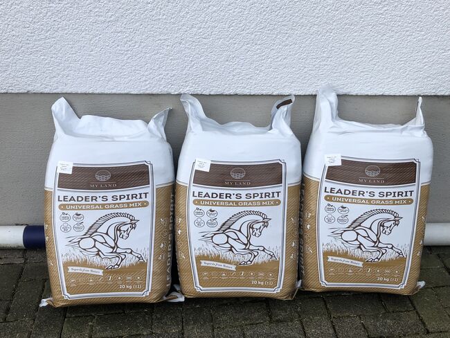 3 Ballen Universal Grass Heulage (fruktanarm), Leader‘s Spirit Universal Grass, Privatverkäufer, Horse Feed & Supplements, Meinerzhagen 