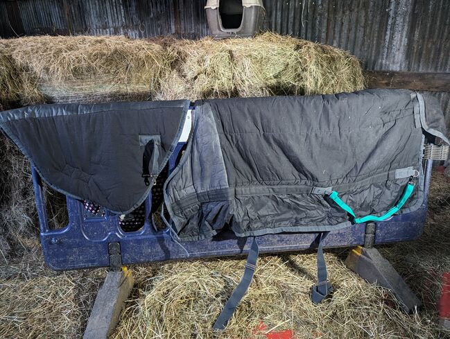 4'9 Requisite Heavy Weight Turnout Rug With Detachable Neck, Requisite , Karina, Horse Blankets, Sheets & Coolers, Thornhill, Image 3