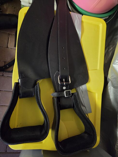 A&M Steigbügel Fender schwarz Leder NEU, Katja, Sattelzubehör, Halle (Saale)