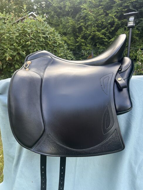 Sattel der Marke Sommer, Modell Salvadore mit Schabracke von Christ, Sommer  Salvadore, Franziska Fiedler, Other Saddle, Berlin
