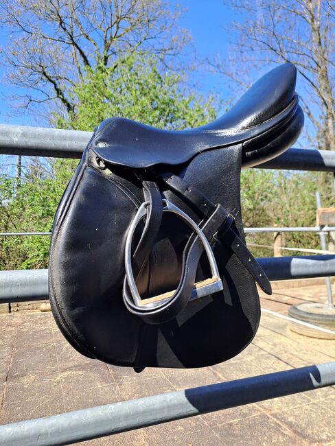 Älterer Röösli Springsattel, Röösli, Franziska Föhn , Jumping Saddle, Schwyz