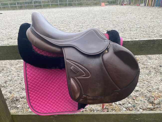 Aiver sport luxe jump saddle, Aiver sport  Luxe, Vicki McWilliams , Jumping Saddle, Greenock, Image 5