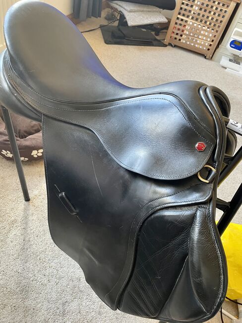 Albion Selecta 17.5” M interchangeable knee rolls GP:Dressagr, Albion Selecta, Michaela Simpson, All Purpose Saddle, Sowerby Bridge