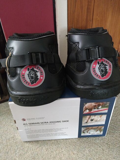 Fusion hoof outlet boots