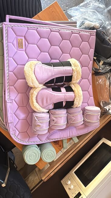 Alles Muss Raus :), Felix Bühler und LeMieux, Camille, Dressage Pads, Muntelier