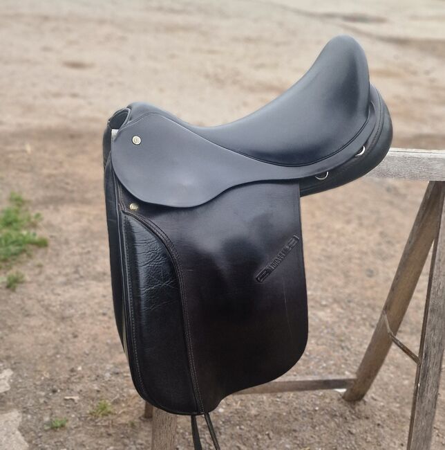 Althaus Sattel zu verkaufen, Althaus Sattleei, Nadja, Dressage Saddle, Gurmels