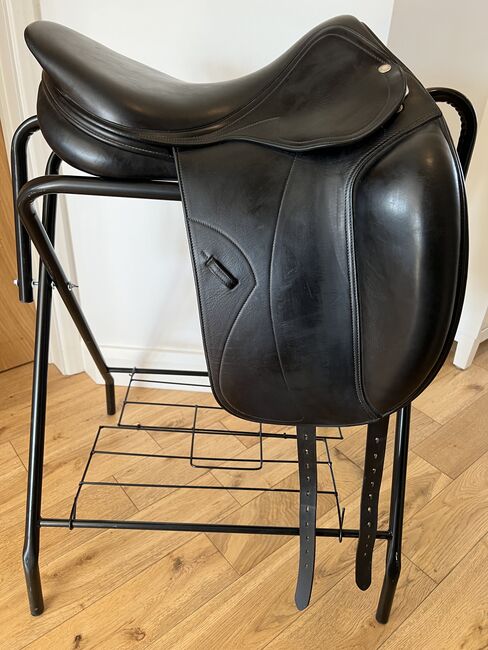 Amerigo CC Dressage 17.5 Black +2, Amerigo CC, Susan Cotterill, Dressage Saddle, Liss, Image 2