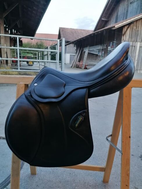 Amerigo DJ Pinerolo 17.5" Kammerweite M, Amergio DJ Pinerolo, Celina Zürcher, Jumping Saddle, Oppligen