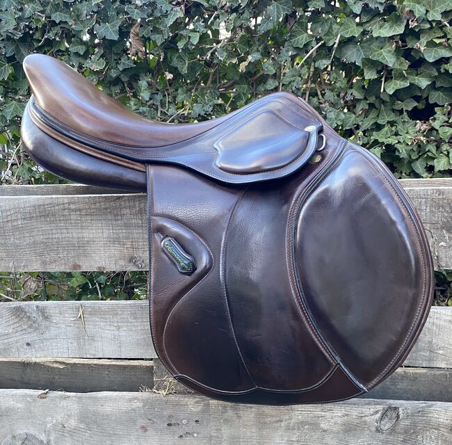 Amerigo Springsattel in schönem braun 17,5, Amerigo/Menet Amerigo mit Pinerolo Leder für extra besseren Halt, Sabrina , Jumping Saddle, Lustenau , Image 4