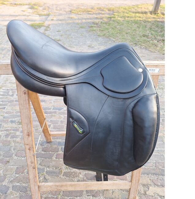 Amerigo saddle Pinerolo seat 17,5 inch/wide 33 cm, Amerigo Pinerolo Closecontact dressage DJ, Suzan, Dressage Saddle, Zeegse (Tynaarlo)