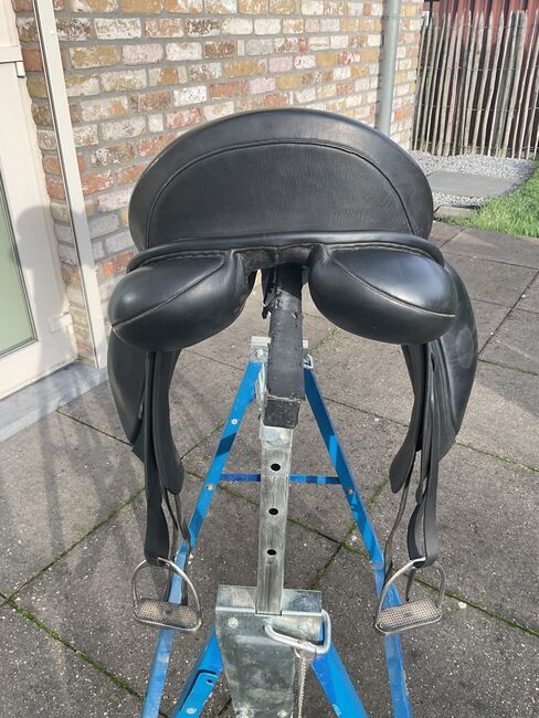 Anatomie dressuurzadel 17 inch, De Laat, Dressage Saddle, Oudsbergen, Image 3