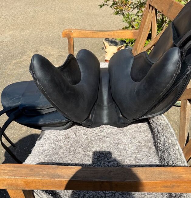 Neuwertiger Jorge Canaves Belgrano Dressursattel Monoblatt, Jorge Canaves Belgrano Dressursattel Monoblatt, Sina Fürstenberg, Dressage Saddle, Braunschweig, Image 3