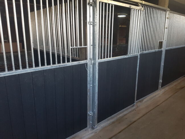 Außenstalle, NE Staalbouw, Paddock-, Boxen- & Stallmatten, Veendam