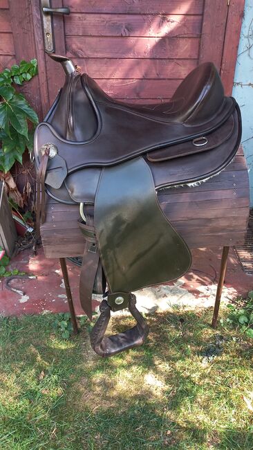 AVAILABLE, VERY GOOD CONDITION, Barefoot Arizona Pro, Barefoot Arizona PRO, Ila, Baumloser Sattel, Veszprem