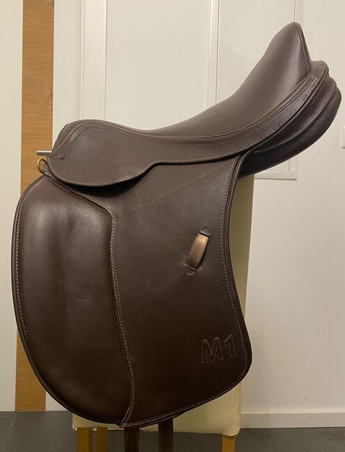 Baloun Flexisaddle Dressur M1 in Mocca – Komplettset inkl. Gurt und Steigbügelriemen, Baloun  M1, Sonja Riedl, Dressage Saddle, Moosburg