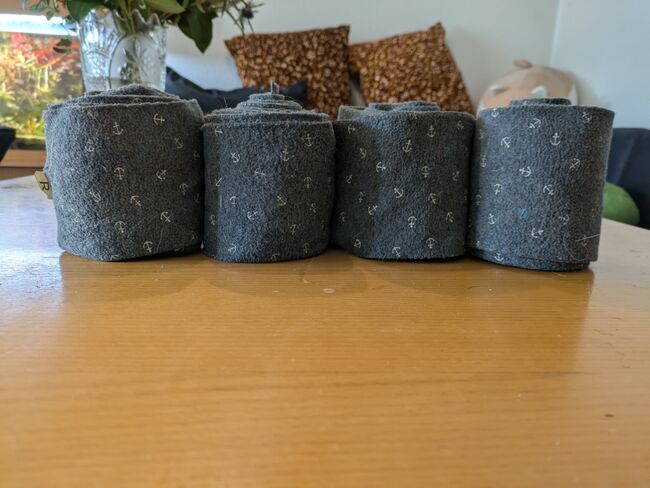 Bandagen aus Fleece, Vanessa Andreata, Bandagen & Unterlagen, Jenbach