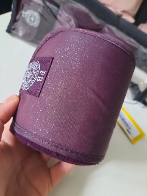 Bandagen, full, dunkel Lila/Schimmer, Felix Bühler , Jenny Mokosch, Tendon Boots, Dinslaken, Image 3