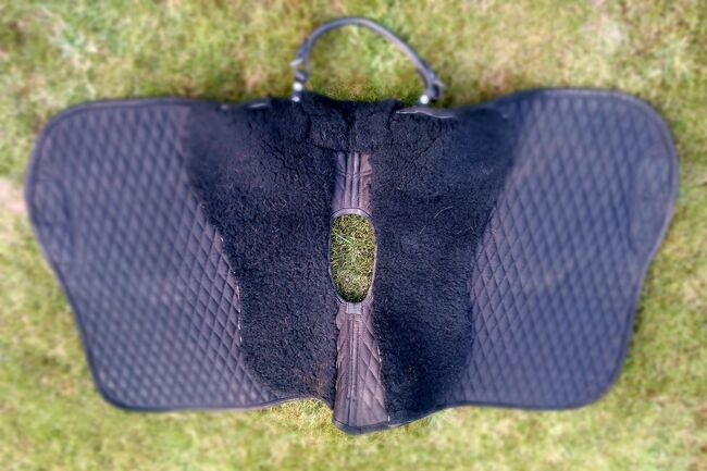 Barefoot Physiopad  / Stübben Lammfell Schaback / Kentucky Lammfell-Gurt 9, Barefoot / Stübben  / Kentucky  Physiopad , Andrea, Bareback pads, Wedemark, Image 9