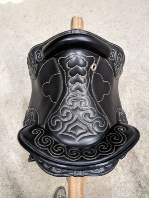 Barocksattel von Deuber und Partner, Deuber und Partner  Jean D'Arc, Dominique Jünger, Baroque Saddle, Römerberg, Image 3