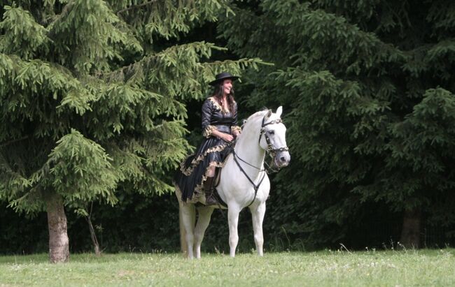 Barockes Reitkleid, Reitkleid, Tanja Bruder, Kurtki jeździeckie i kamizelki, Etival-Clairefontaine, Image 5