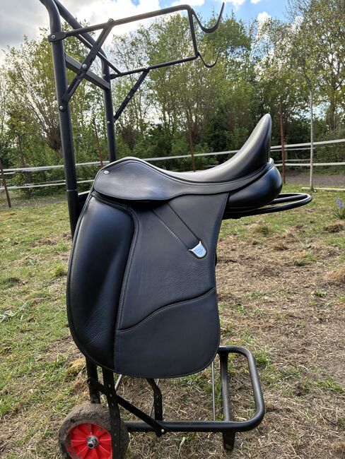 Bates 17.5 inch Dressuur Luxe Dubbel Leder, Bates Bates Dressage+ dressuurzadel HART, Melissa, Siodła ujeżdżeniowe, Eindhoven 