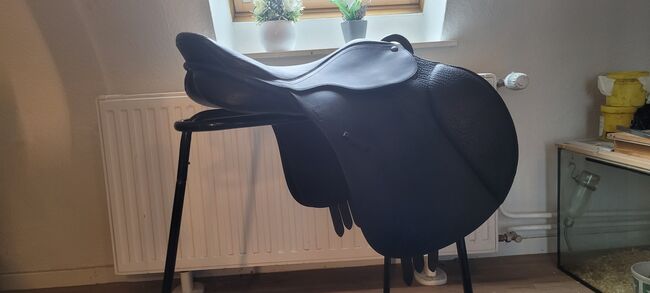 Kaum genutzter Bates Caprilli Event Springsattel 17,5 Zoll 44cm, Bates Caprilli Event, Line Backsen, Jumping Saddle, Hamburg, Image 23