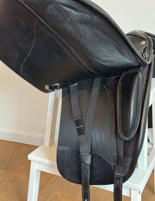 Bates Dressursattel Plus 17“ Luxe Leder + Zubehör - WIE NEU, Bates  Dressur, Bruns, Dressage Saddle, Wunstorf, Image 3