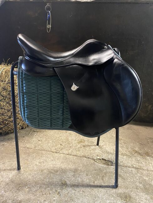 Bates GP leather saddle 17.5” black, Bates  Square Cantle GP , Evelyn Cameron, All Purpose Saddle, Tranent , Image 2