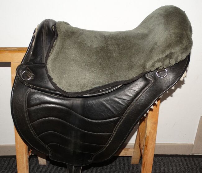 Baumloser Leder-Sattel 'Freedom' 16,0" Wechselzwiesel inkl. Pad Covalliero Kerbl, Kerbl Freedom, Anne, Baumloser Sattel, Wahrenholz