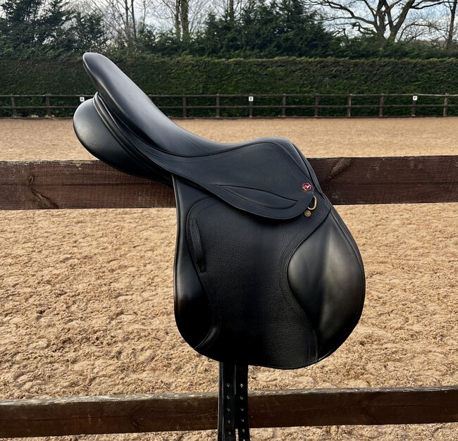 Beautiful Black Albion Jump / XC Monoflap Saddle, Albion Kontact Adjusta , KollieFox, Jumping Saddle, Cardiff, Image 4