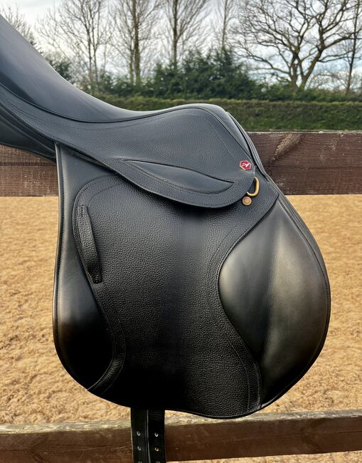 Beautiful Black Albion Jump / XC Monoflap Saddle, Albion Kontact Adjusta , KollieFox, Jumping Saddle, Cardiff, Image 5