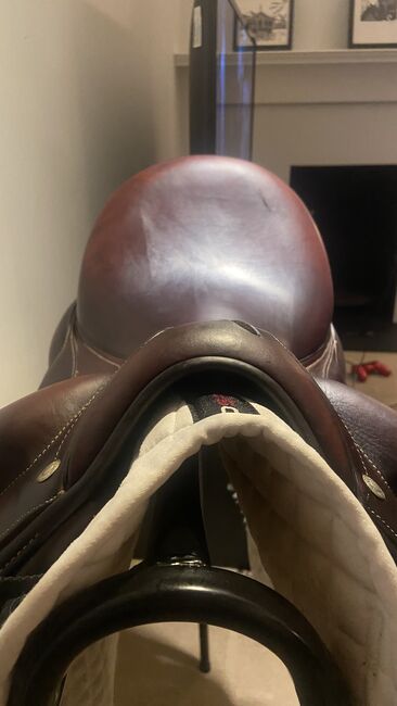 Beautiful Devecoux 18” Makila Lab E Dressage Saddle, Devecoux Makila Lab E, Laura Tapply, Dressage Saddle, Epsom, Image 7