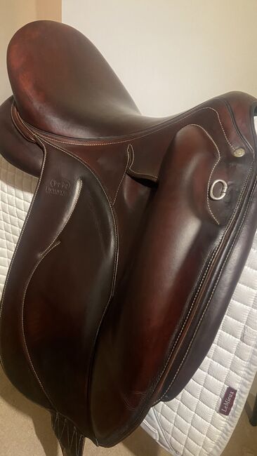 Beautiful Devecoux 18” Makila Lab E Dressage Saddle, Devecoux Makila Lab E, Laura Tapply, Dressage Saddle, Epsom, Image 8